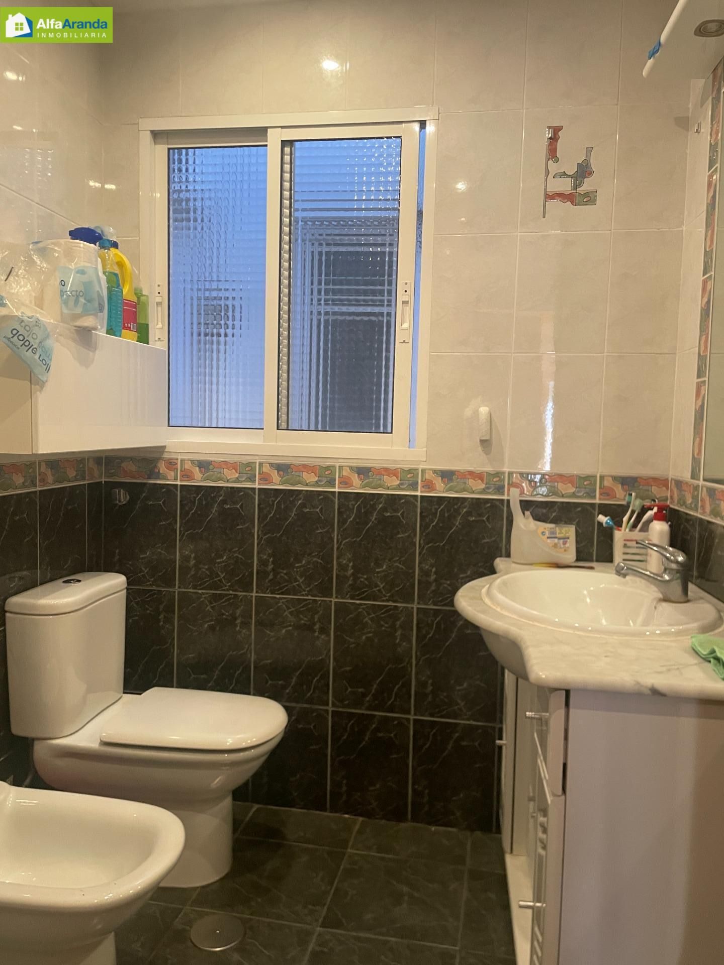 Bathroom of Flat for sale in Aranda de Duero  with Heating