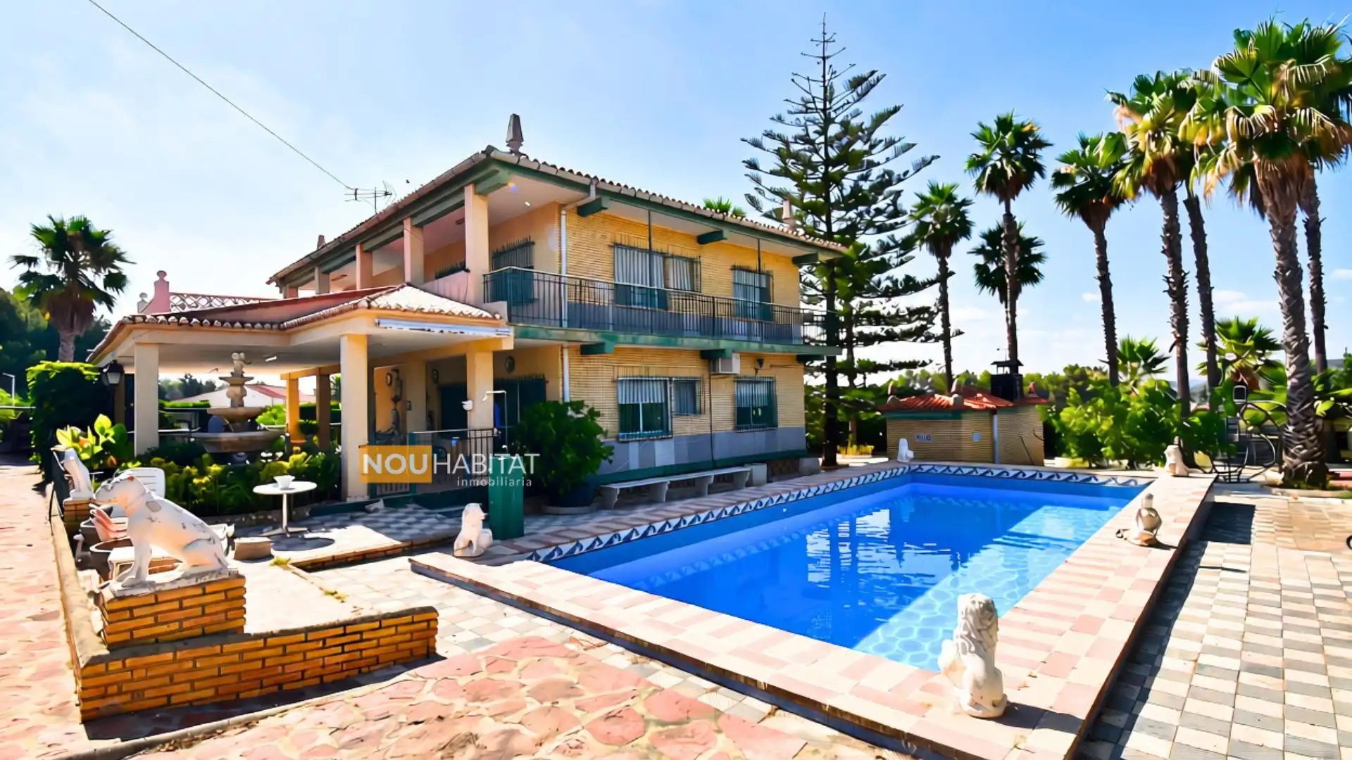 Detached house with terrace for sale in Montserrat