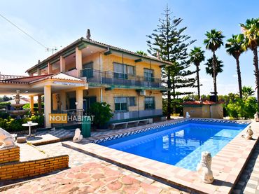 Villa con balcone in vendita a Montserrat