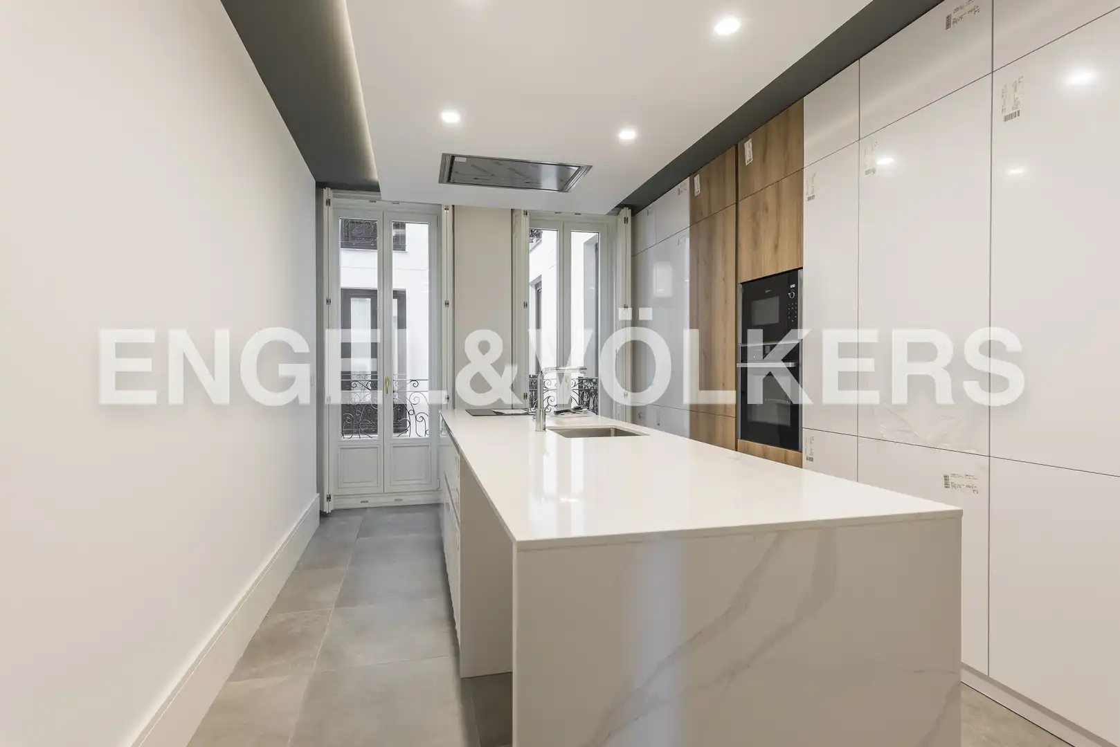 Kitchen of Flat for rent in Madrid  with Air Conditioner, Heating and Storage room