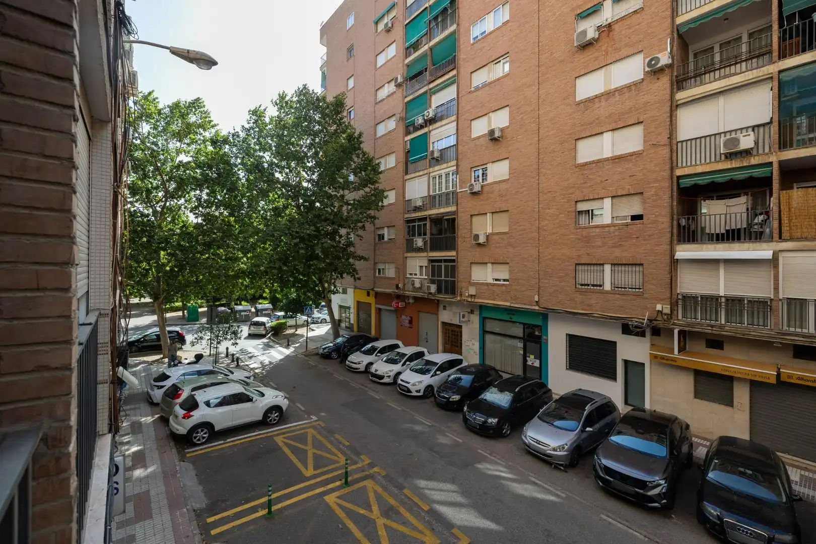 Vista exterior de Piso en venta en Granada con Balcón