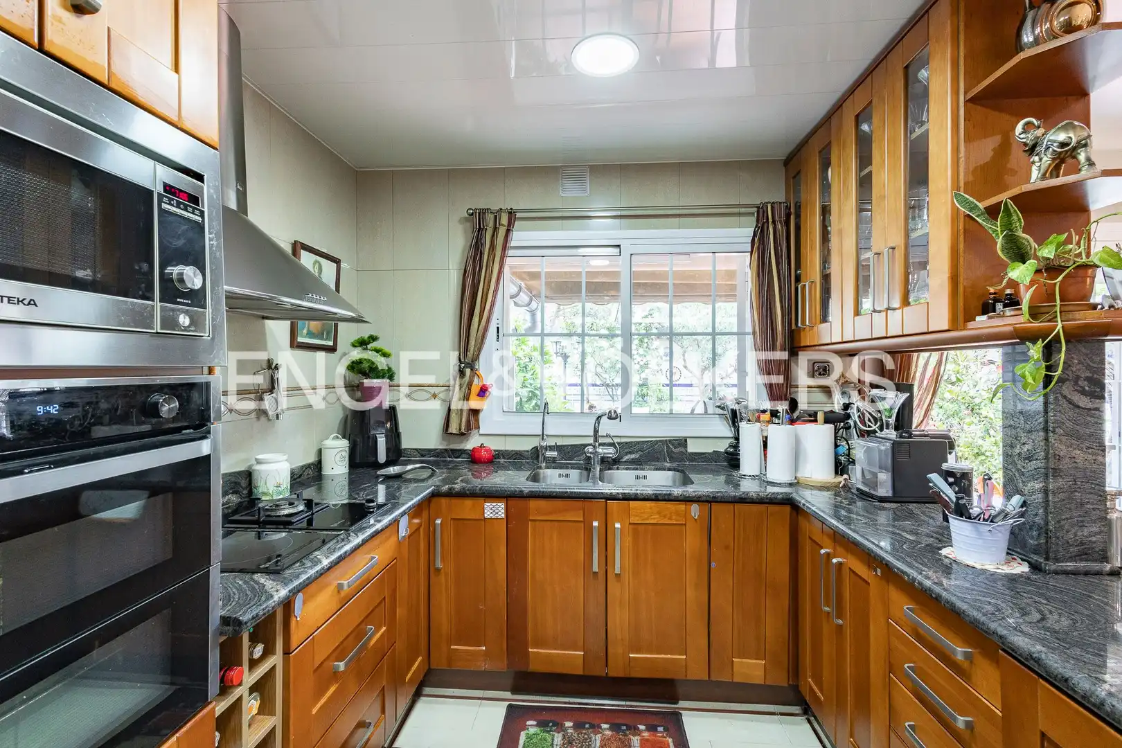 Cocina de Casa o chalet en venta en Sant Joan Despí con Aire acondicionado, Calefacción y Jardín privado