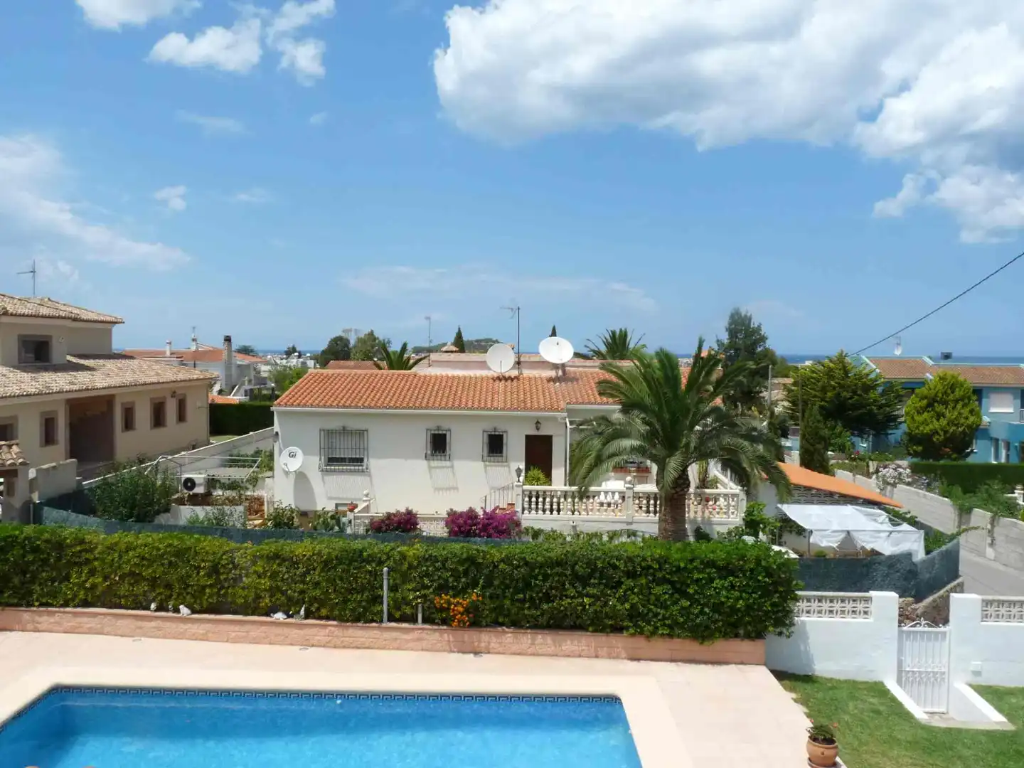 Vista exterior de Casa o xalet de lloguer en Dénia amb Aire condicionat, Jardí privat i Terrassa
