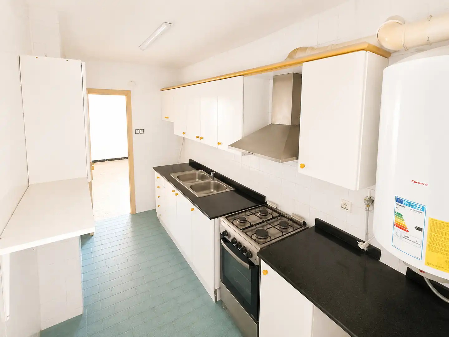 Küche von Wohnung zum Verkauf in Santa Coloma de Gramenet mit Klimaanlage, Heizung und Balkon