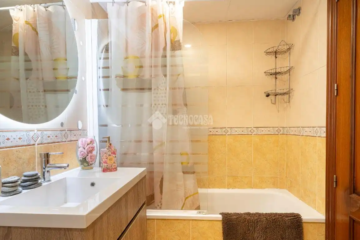 Bathroom of Flat for sale in Úbeda  with Air Conditioner