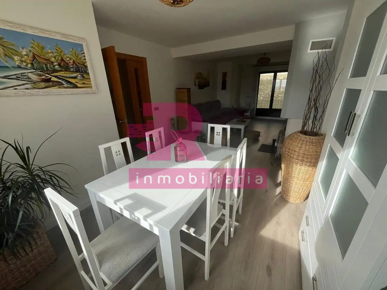 Sala de estar de Casa adosada en venta en Cabrerizos con Calefacción, Jardín privado y Piscina comunitaria