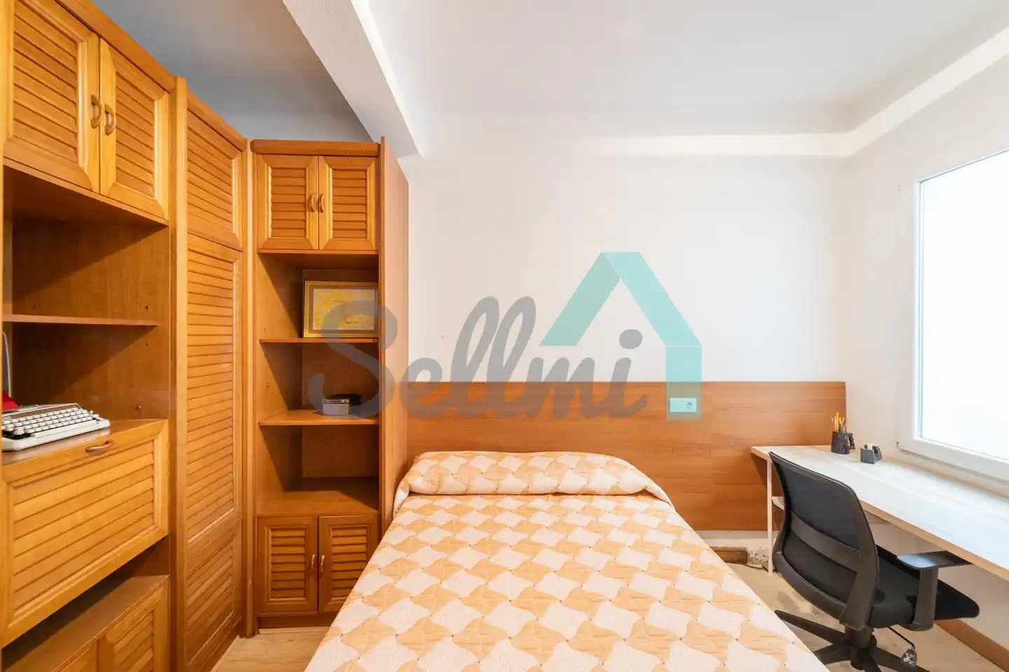 Schlafzimmer von Wohnung zur untervermieten in Oviedo  mit Heizung, Parkett und Möbliert