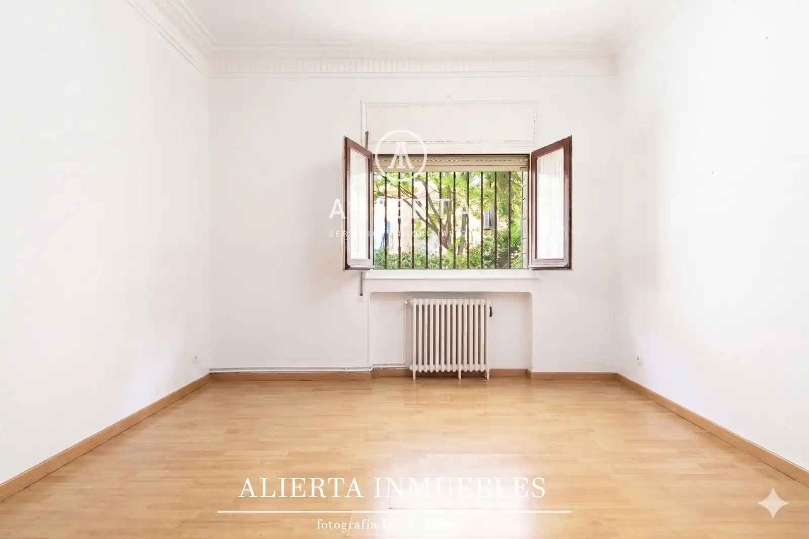 Vista exterior de Casa o chalet en venta en Zaragoza con Calefacción y Terraza