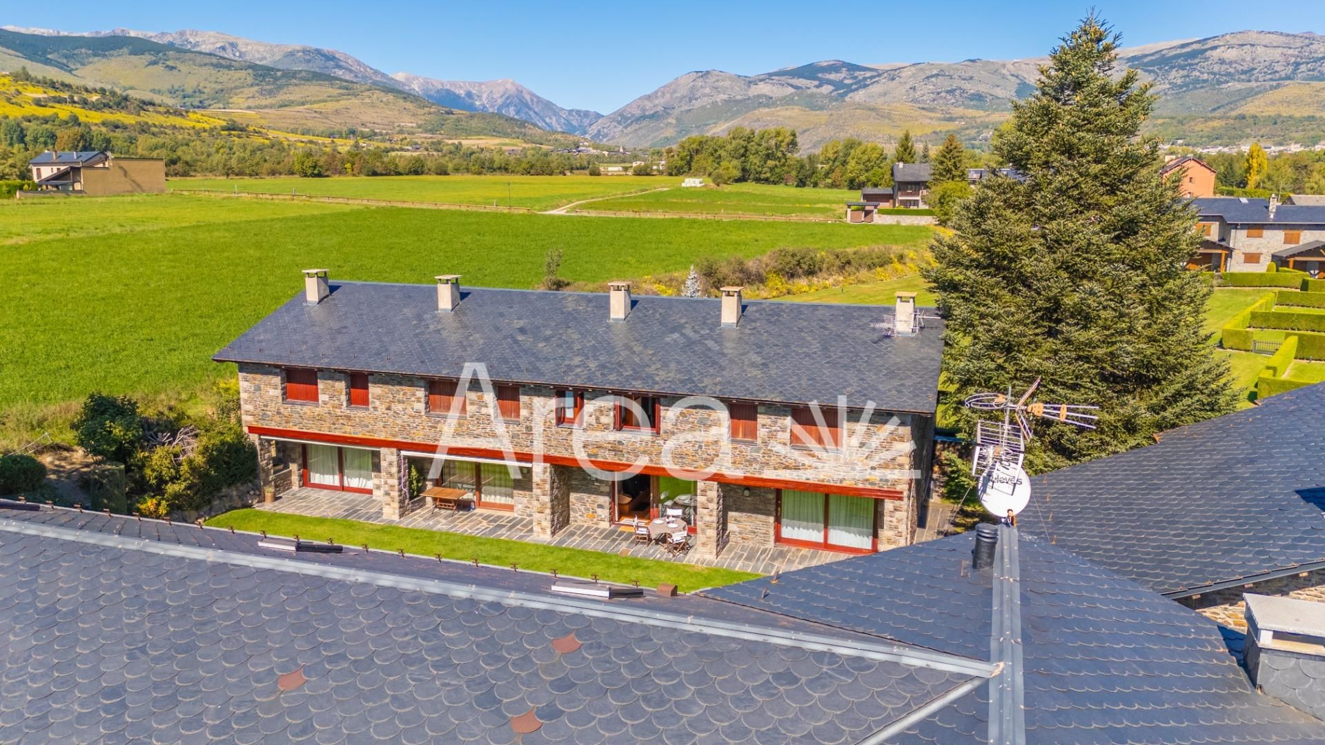 Exterior view of Single-family semi-detached for sale in Guils de Cerdanya  with Heating, Private garden and Parquet flooring