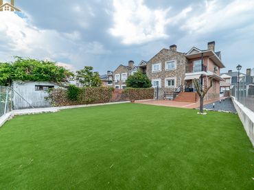 Villa avec balcon à vendre à Calle Miguel de Cervantes 49