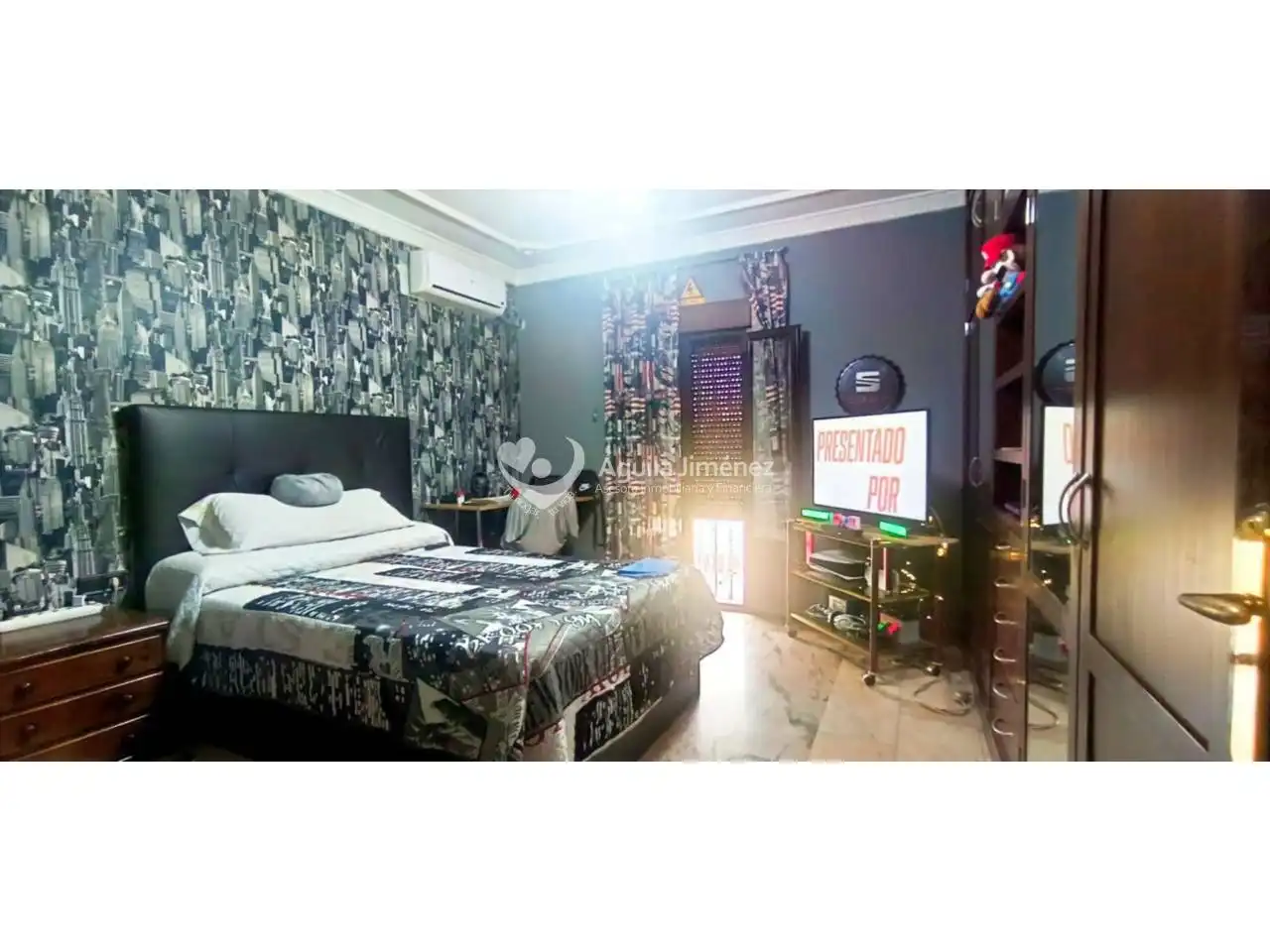 Habitación de Casa adosada en venta en Alcalá de Guadaira con Aire acondicionado, Calefacción y Jardín privado