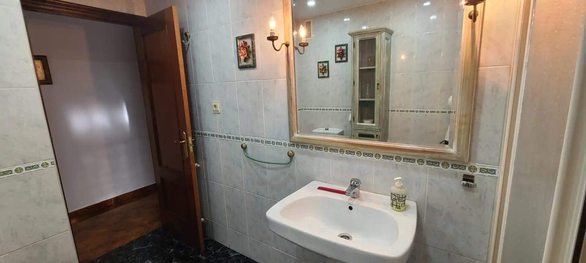 Baño de Piso de alquiler en Gijón  con Calefacción y Amueblado