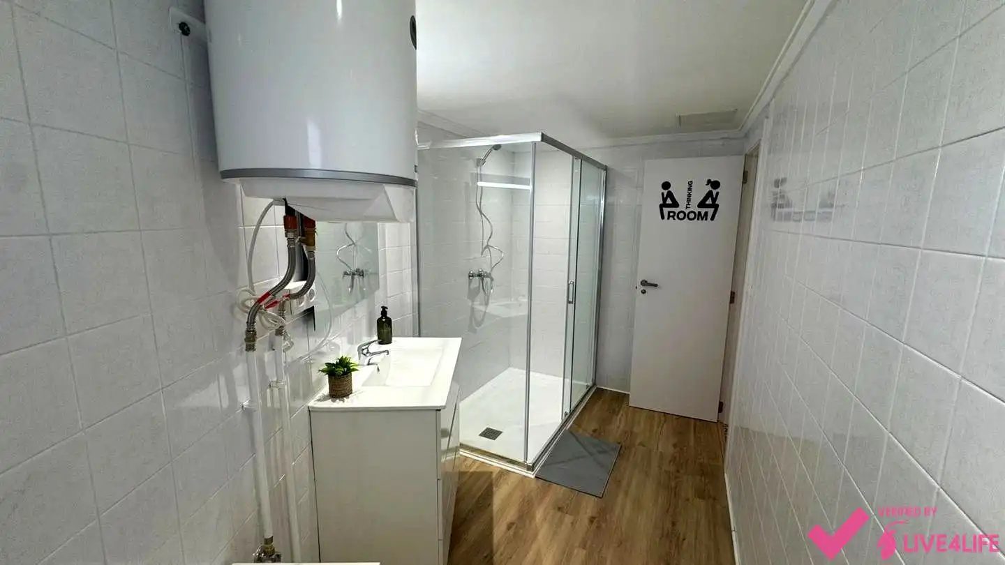 Baño de Piso para compartir en Valencia con Calefacción y Amueblado