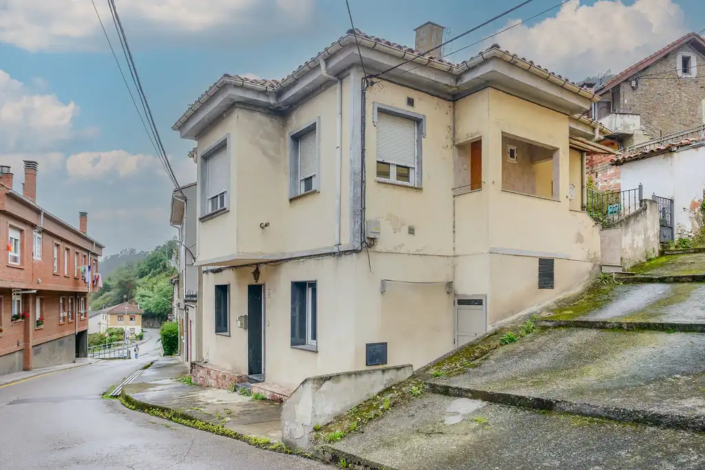 Piso en venta en C/ La Provia, Aller