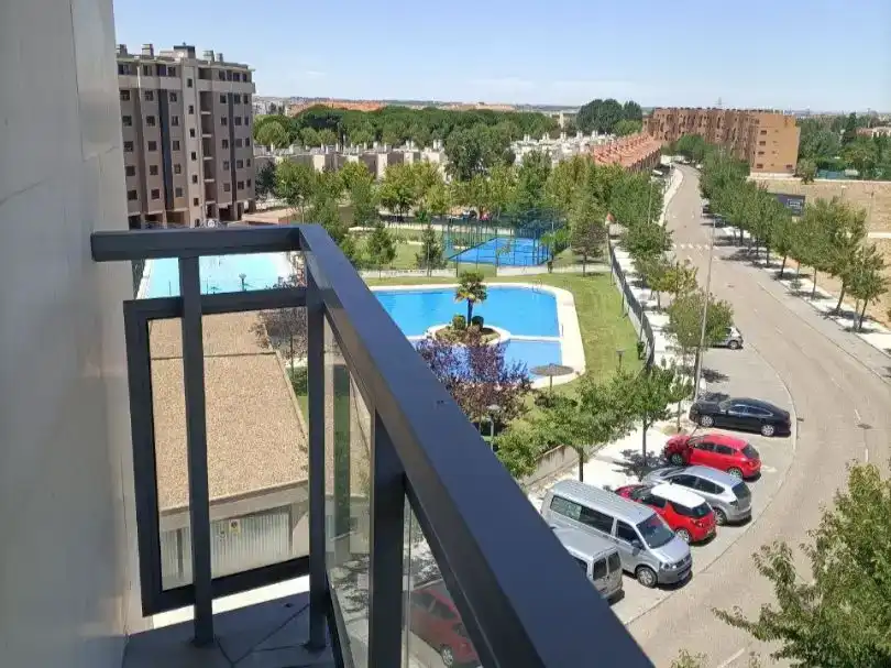 Vista exterior de Pis en venda en Valladolid Capital amb Piscina i Balcó