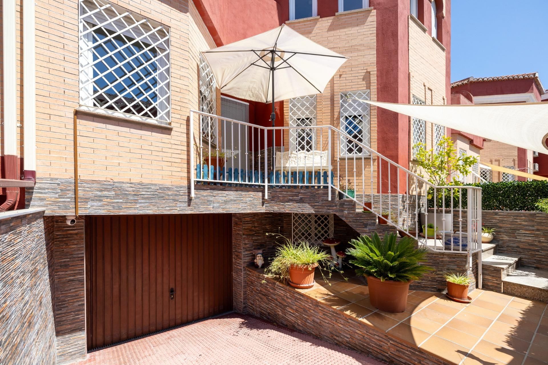 Terrassa de Casa adosada en venda en Las Gabias amb Aire condicionat, Calefacció i Jardí privat
