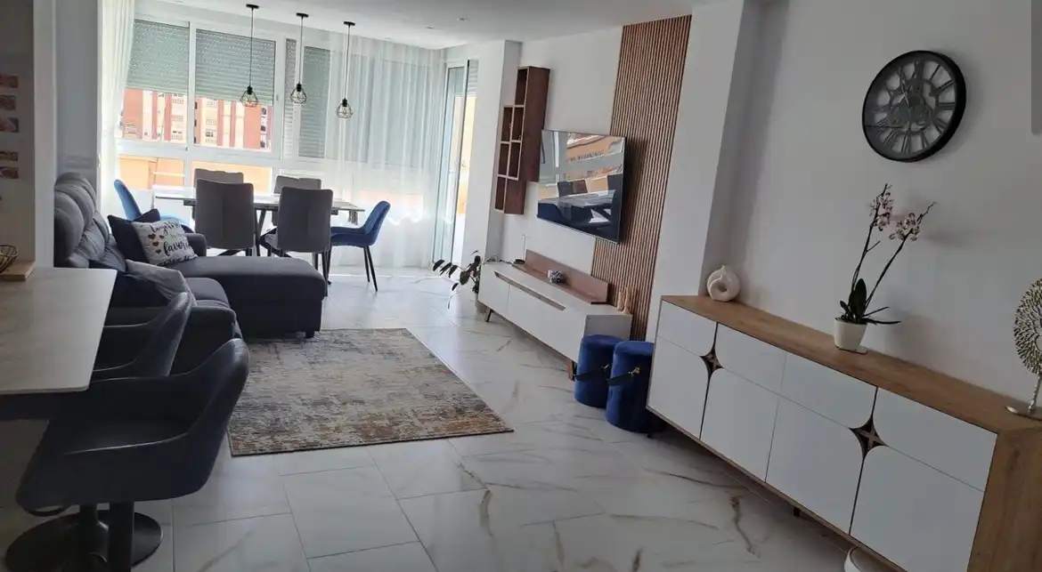 Sala d'estar de Pis en venda en Fuengirola amb Aire condicionat, Terrassa i Traster