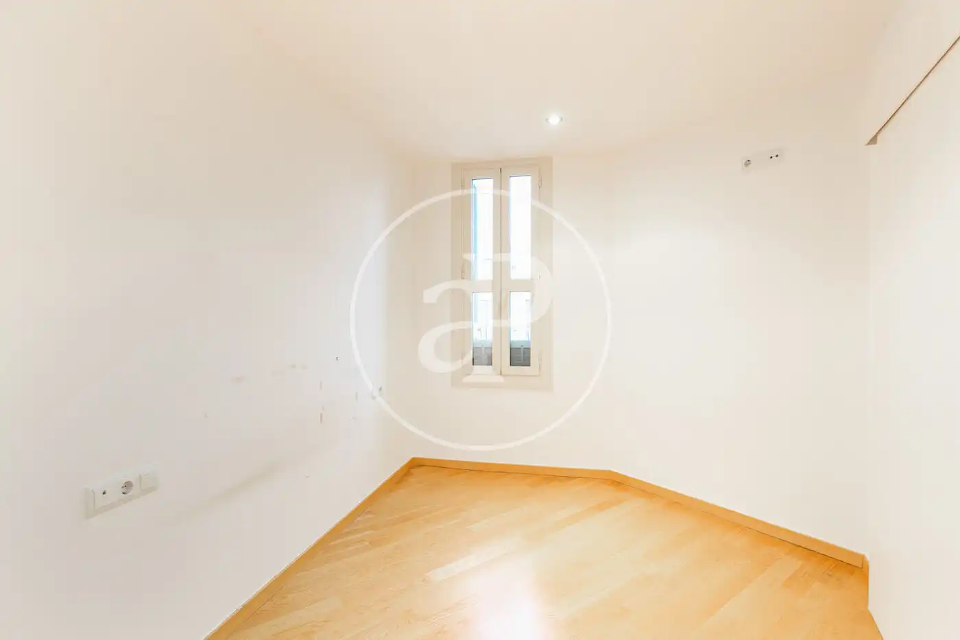 Schlafzimmer von Dachboden zum Verkauf in Barcelona mit Klimaanlage, Heizung und Terrasse
