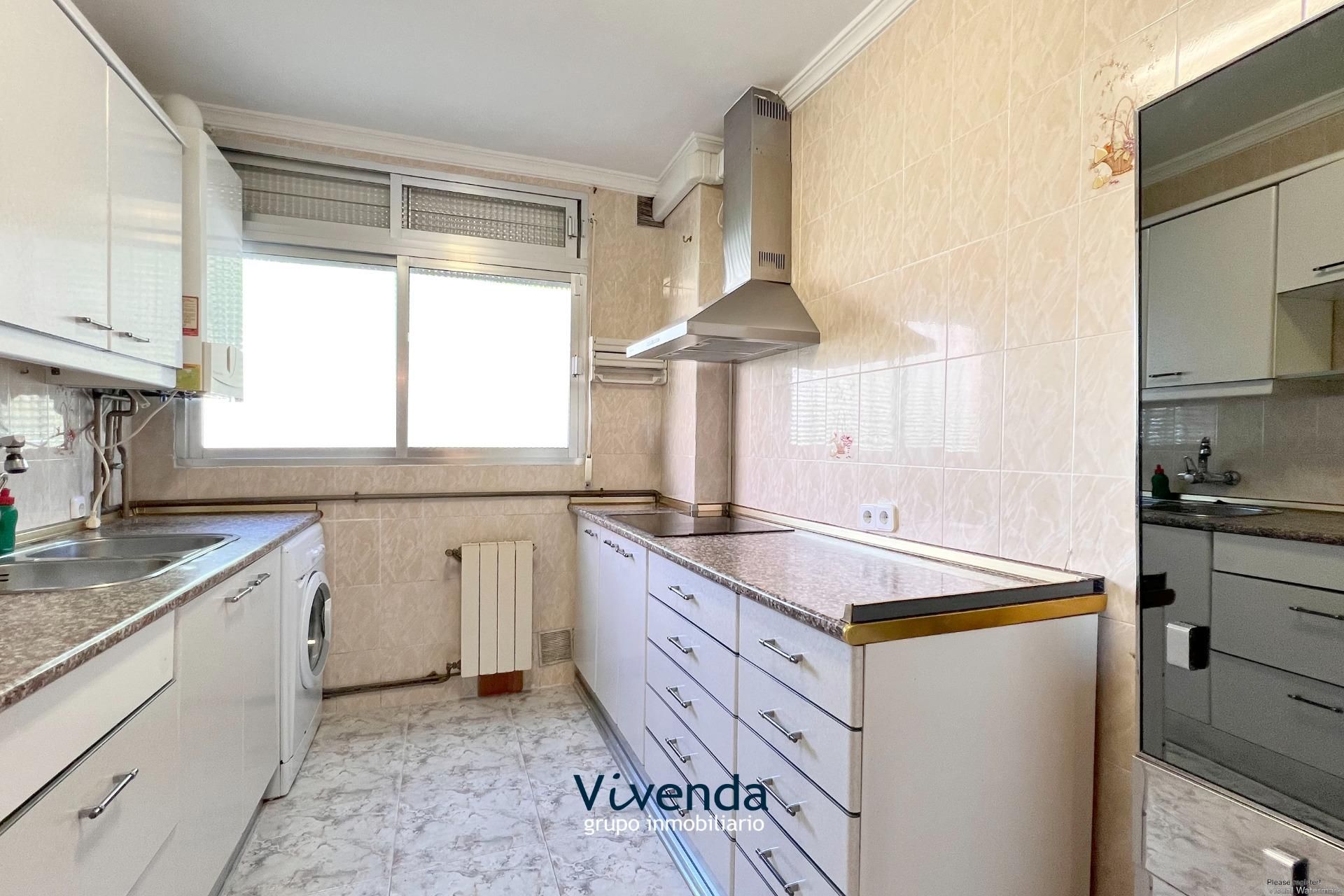 Kitchen of Flat for sale in  Madrid Capital  with Air Conditioner and Heating