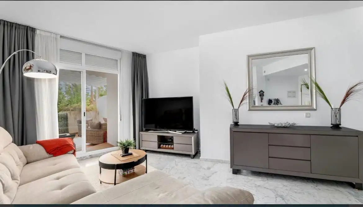 Apartamento con piscina en venta en Milla de Oro, imagen 3