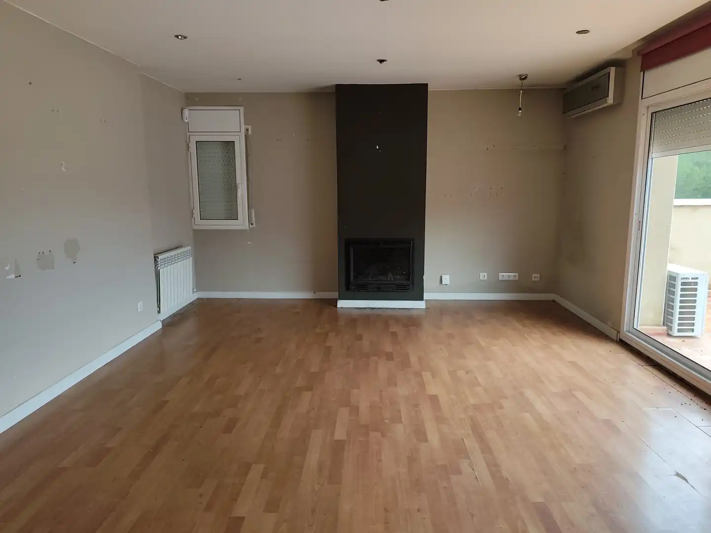 Sala de estar de Casa o chalet en venta en Canyelles con Aire acondicionado, Calefacción y Jardín privado