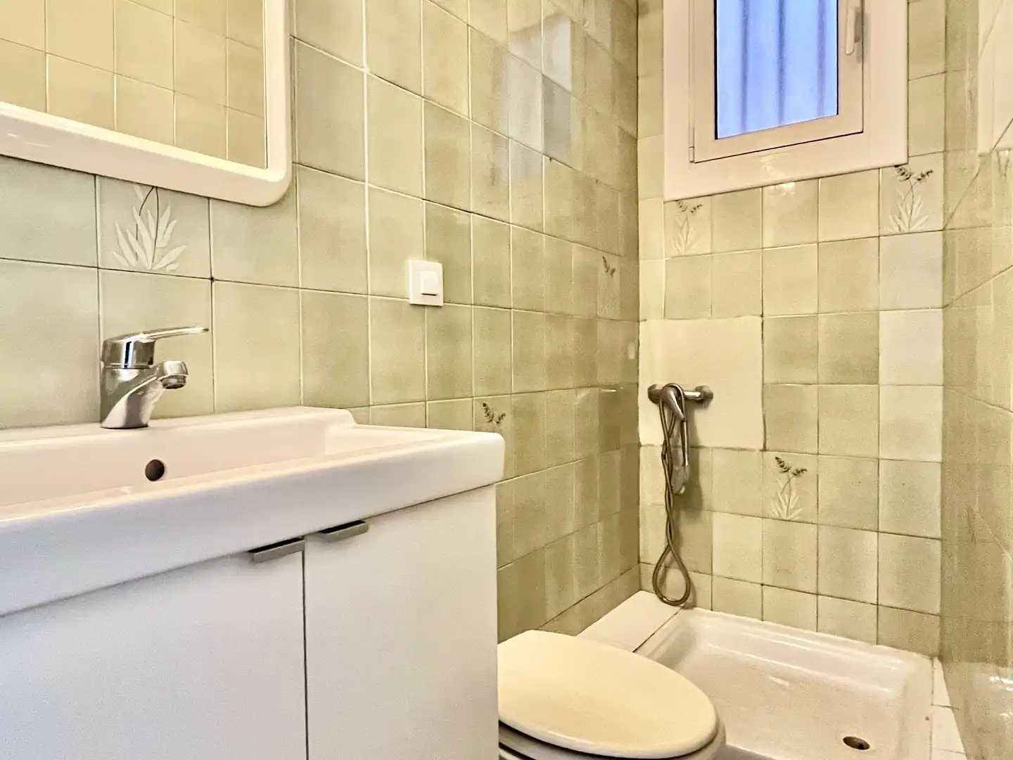 Bathroom of Flat for sale in Barcelona  with Heating, Oven and Microwave