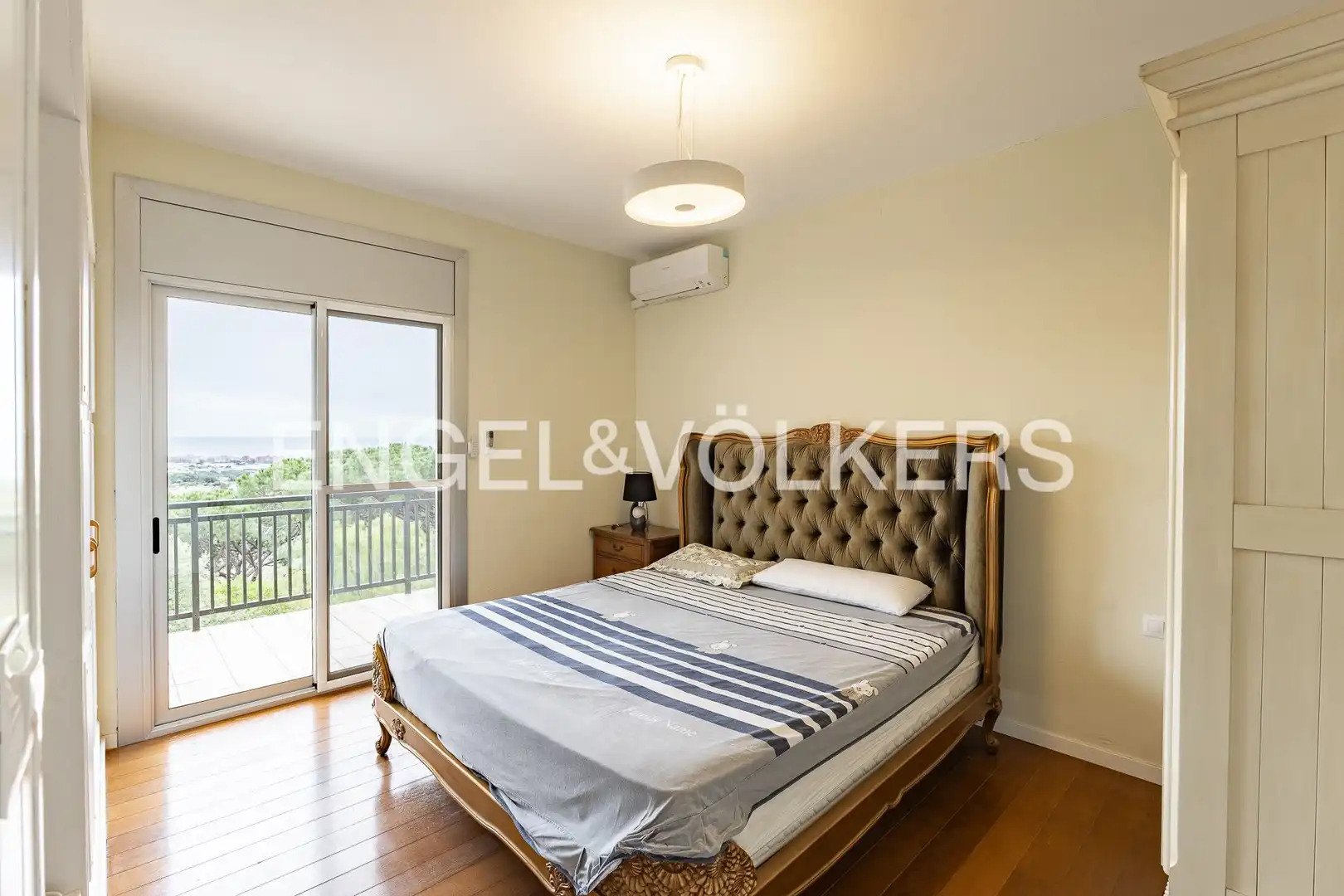 Habitación de Casa o chalet en venta en Premià de Dalt con Aire acondicionado, Calefacción y Jardín privado