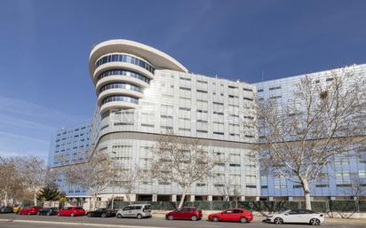 Vista exterior de Dúplex en venda en San Sebastián de los Reyes amb Aire condicionat i Piscina