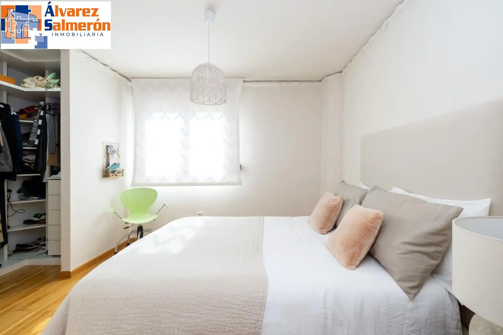 Habitación de Casa adosada en venta en Granada con Aire acondicionado, Calefacción y Terraza