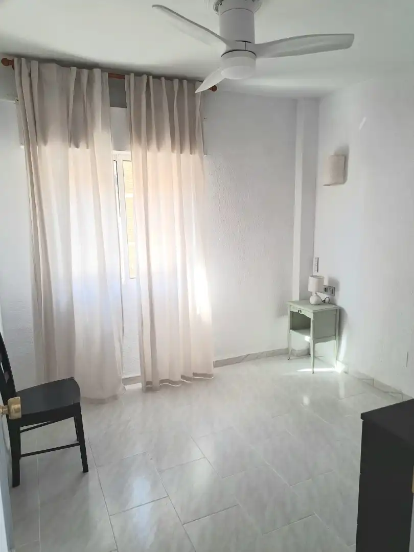 Schlafzimmer von Wohnung zur Miete in Málaga mit Möbliert, Ofen und Waschmaschine