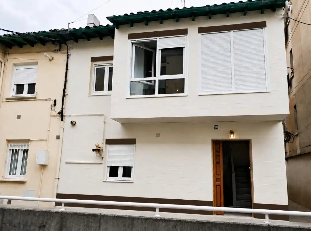 Vista exterior de Casa o chalet de alquiler en Torrelavega  con Calefacción, Terraza y Amueblado