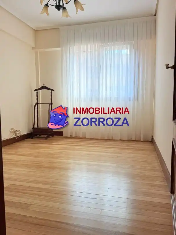 Dormitori de Pis en venda en Bilbao  amb Terrassa i Balcó