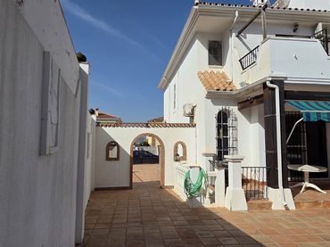 Casa pareada con piscina en venta en Capellanía - Retamar