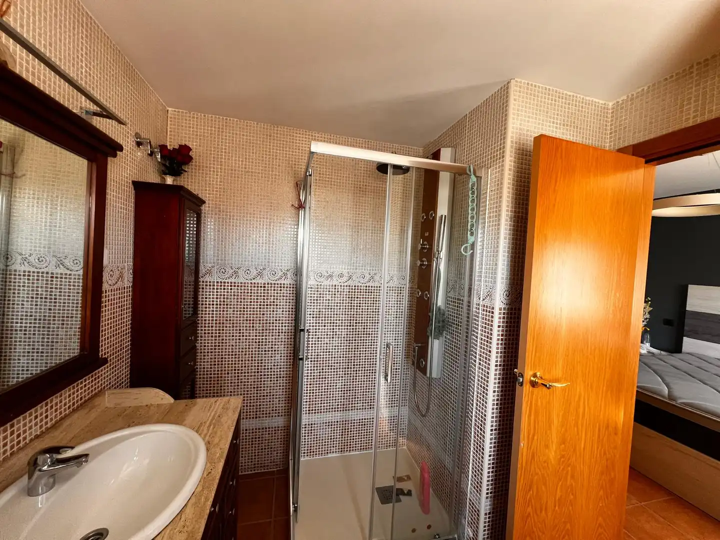 Baño de Casa adosada en venta en Pozuelo del Rey con Calefacción, Piscina y Amueblado
