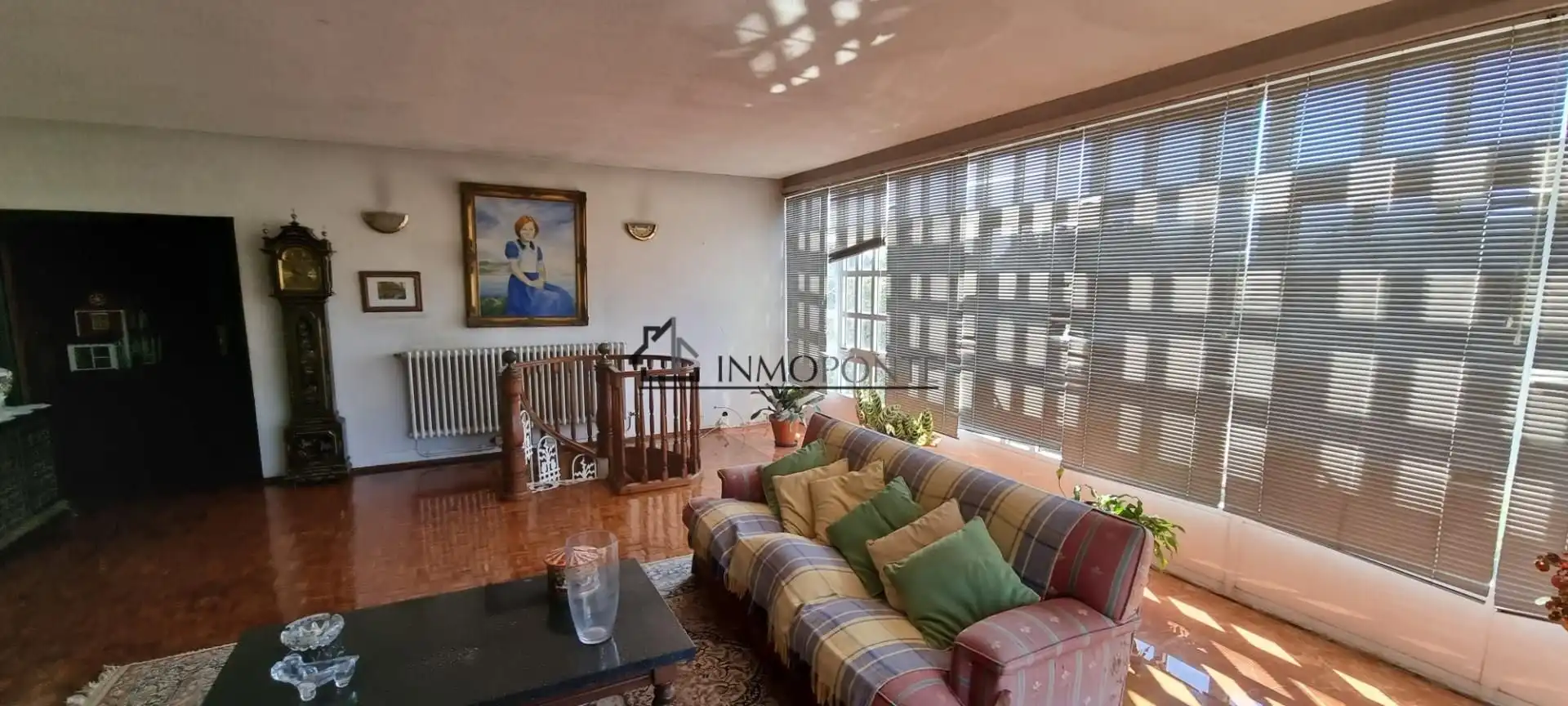 Sala d'estar de Casa o xalet en venda en Pontevedra Capital  amb Calefacció, Jardí privat i Terrassa