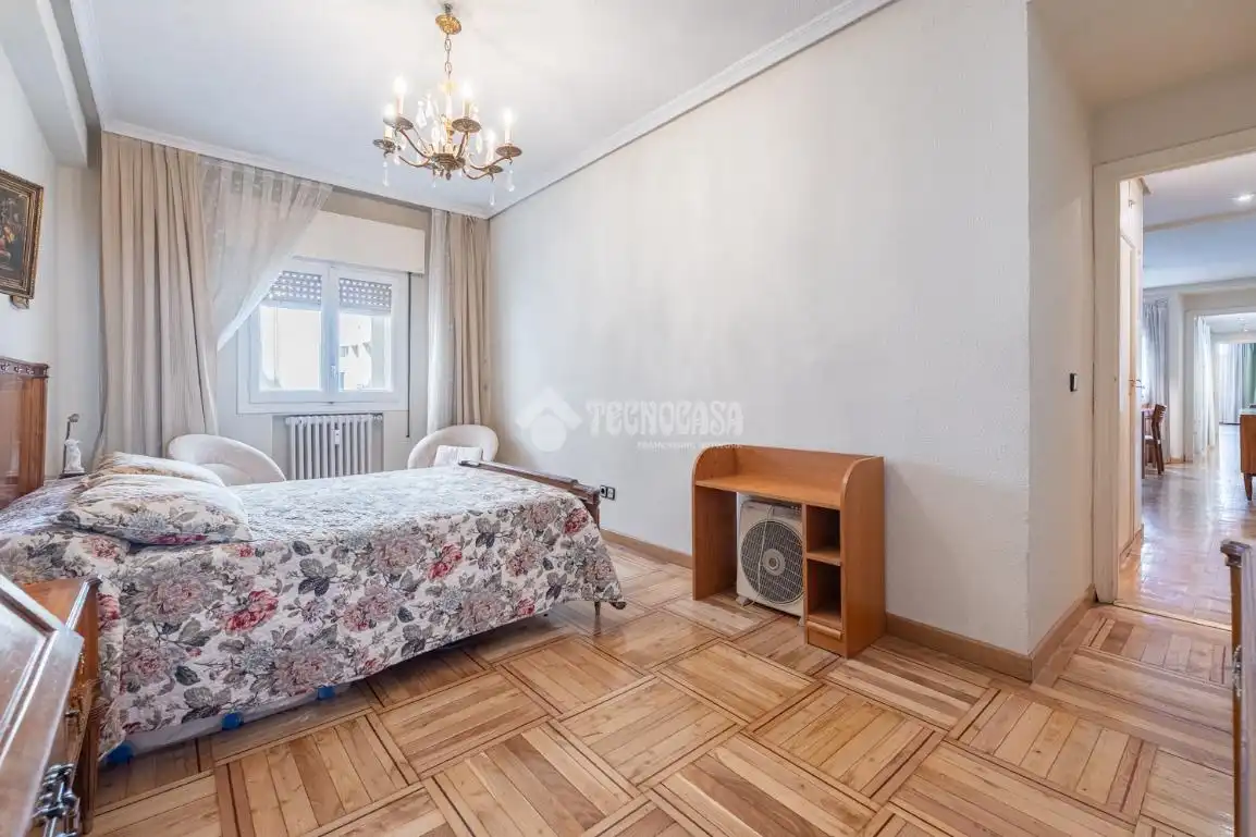Habitación de Piso en venta en Madrid con Calefacción, Parquet y Balcón