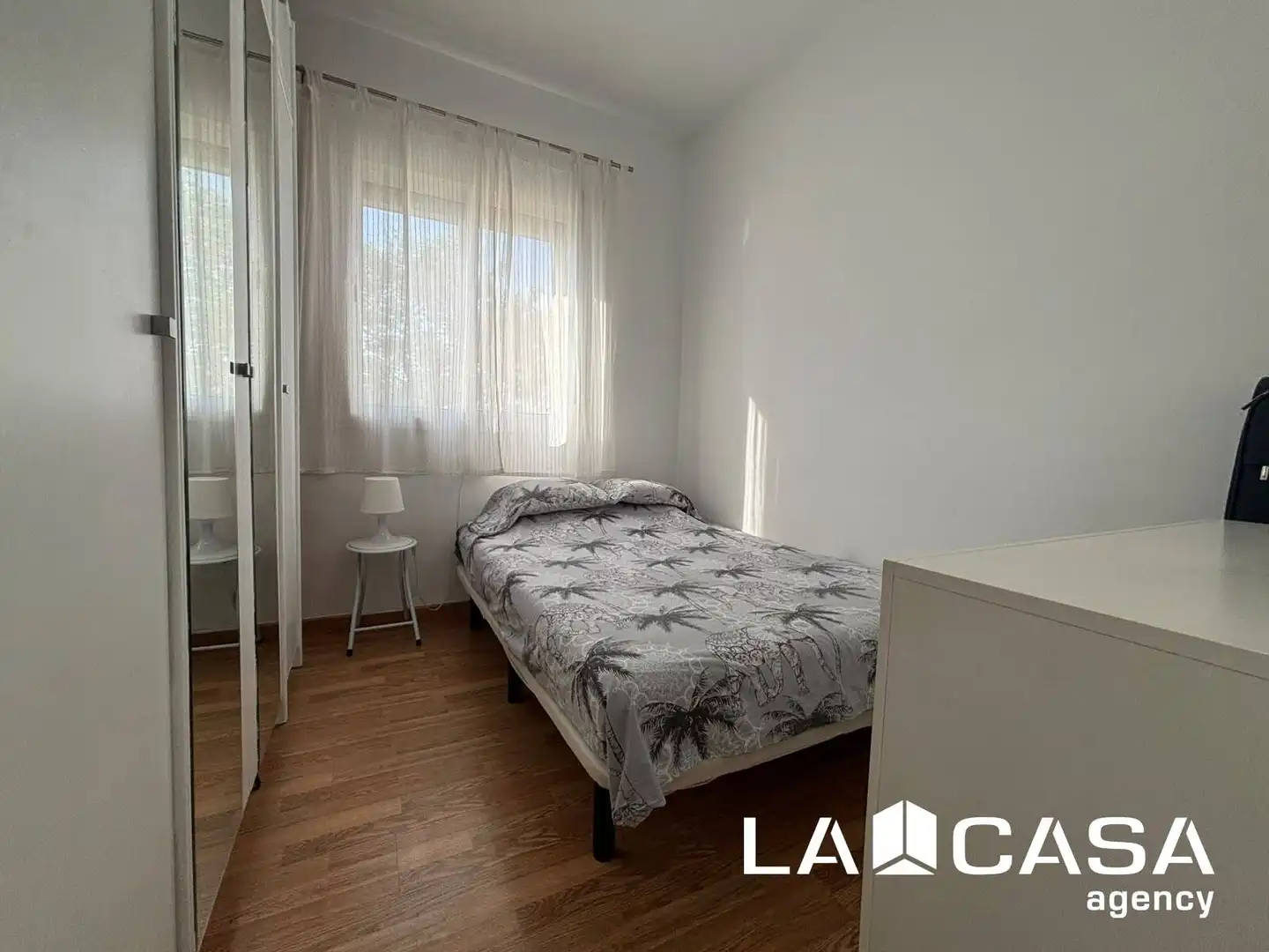 Habitación de Piso en venta en Dos Hermanas con Terraza y Piscina