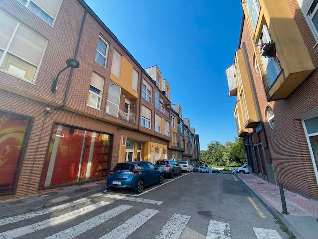 Vista exterior de Garatge en venda en Torrelavega 