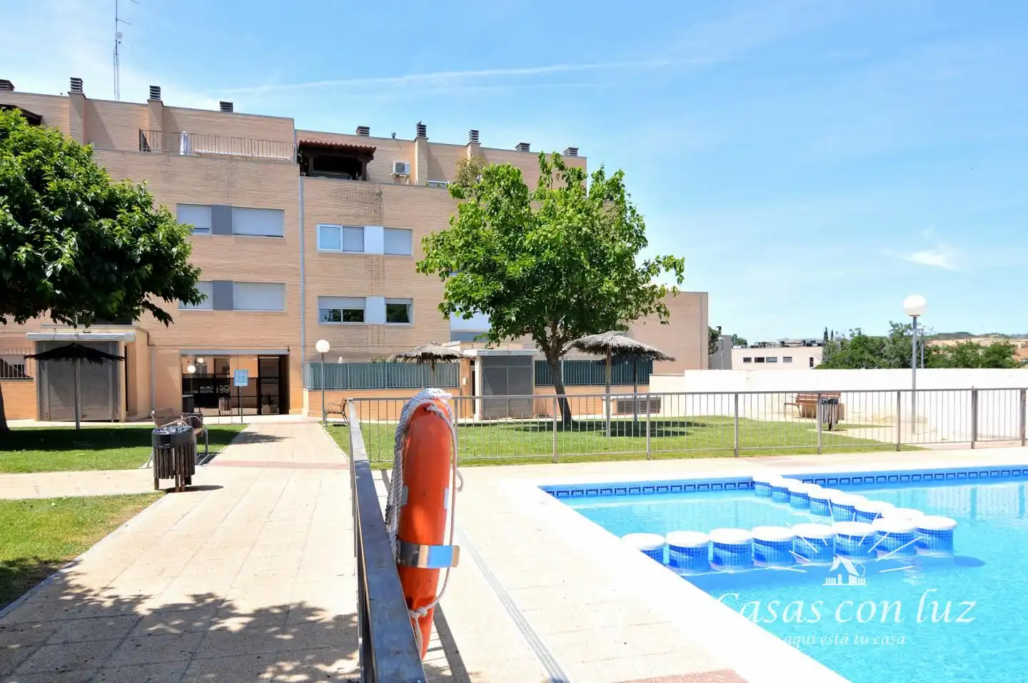 Piscina de Dúplex en venda en Cadrete amb Aire condicionat, Calefacció i Terrassa