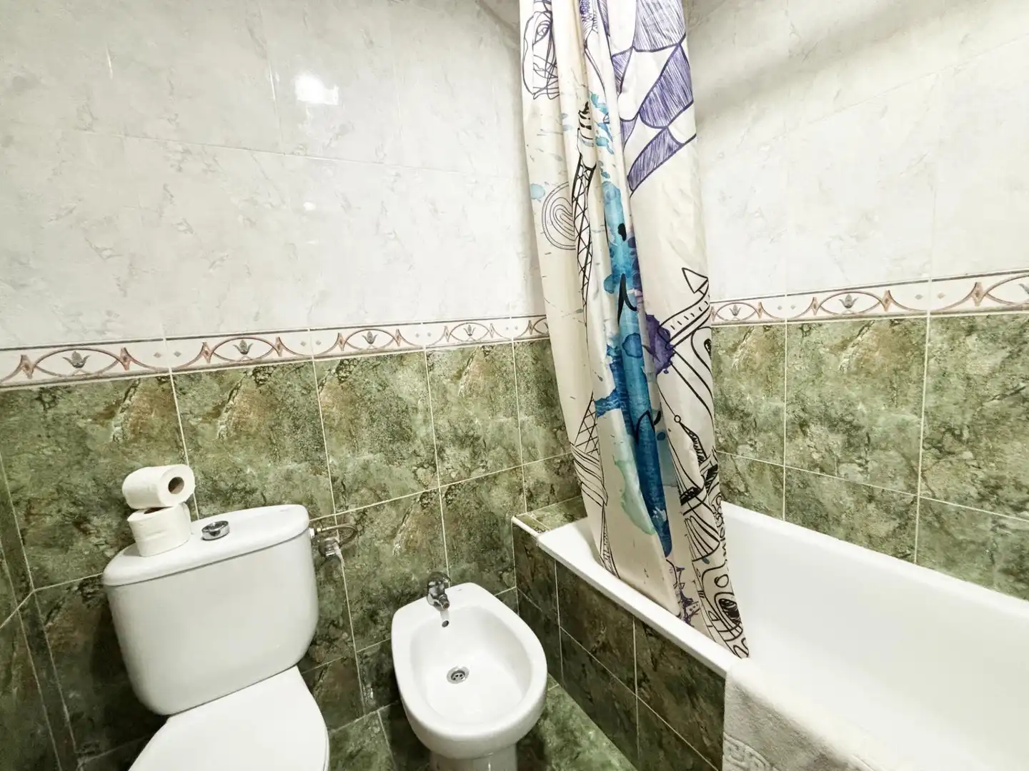 Baño de Piso en venta en Torrevieja con Aire acondicionado, Terraza y Amueblado