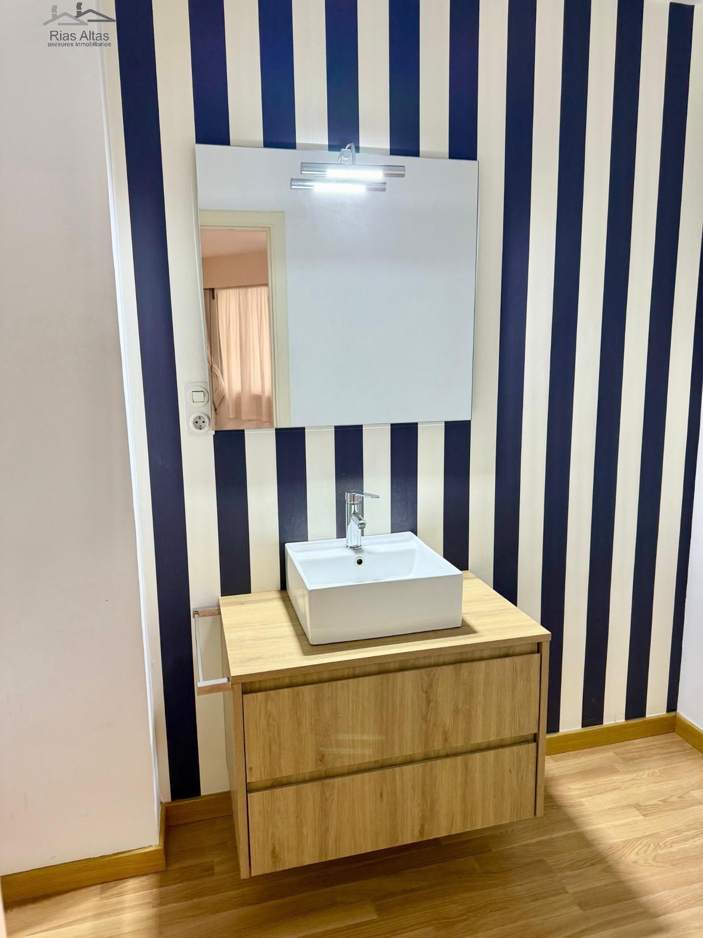 Bany de Pis en venda en A Coruña Capital  amb Calefacció i Traster