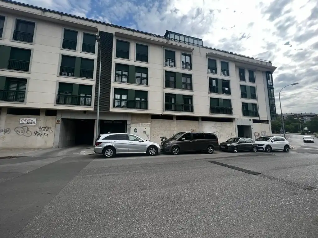 Local comercial en venda a Calle batalla bailen 124