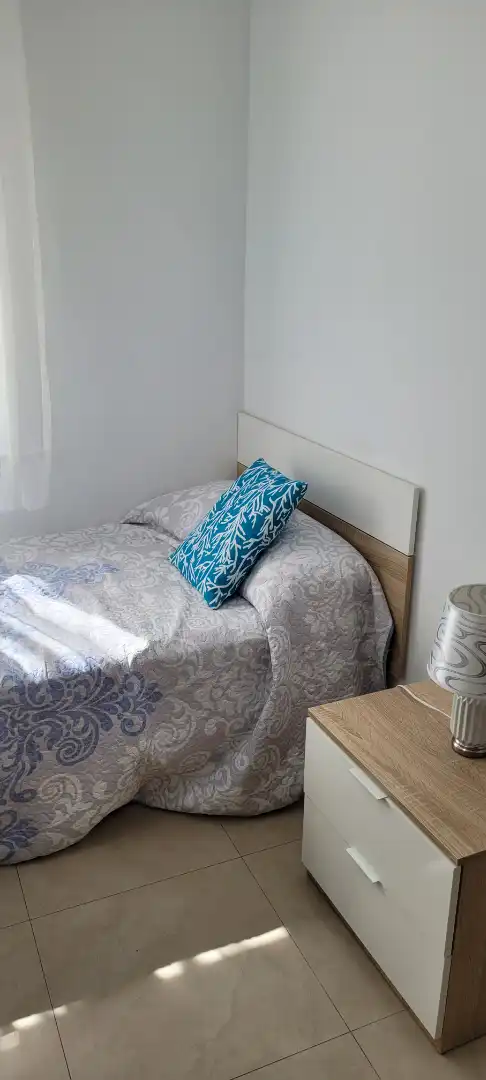 Habitación de Piso de alquiler en Cuenca con Calefacción, Parquet y Amueblado
