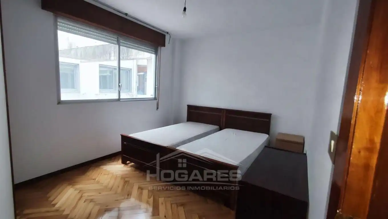 Habitación de Piso en venta en Vigo  con Parquet, Trastero y Balcón