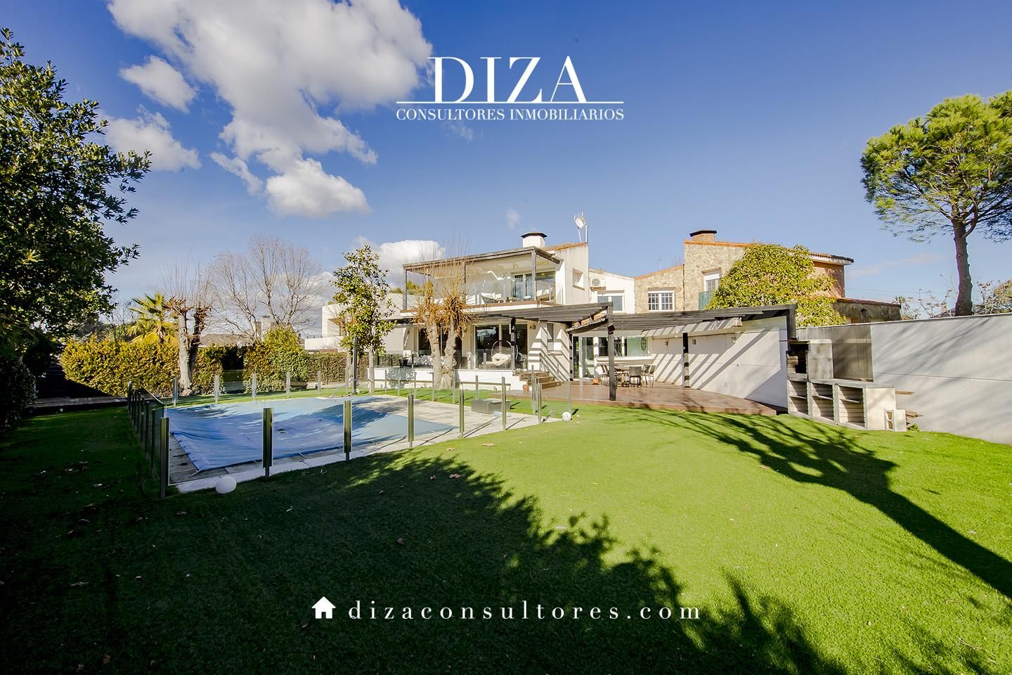 Exterior view of House or chalet for sale in Pozuelo de Alarcón  with Air Conditioner, Heating and Private garden