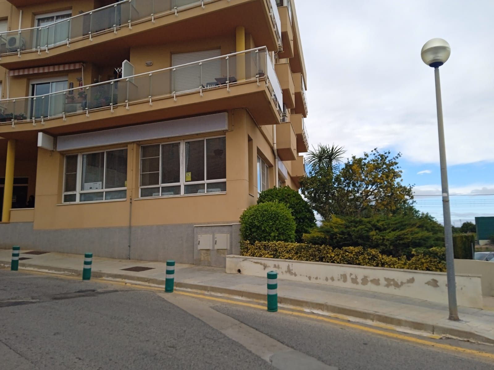 Vista exterior de Local en venda en L'Ametlla de Mar  amb Aire condicionat i Moblat