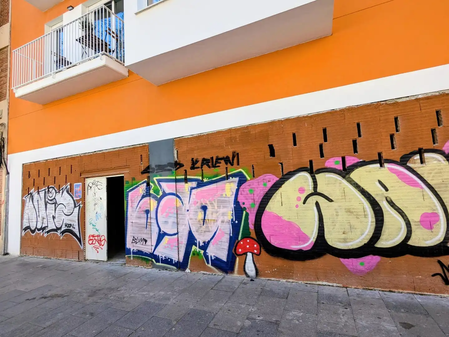 Vista exterior de Local de alquiler en Valencia