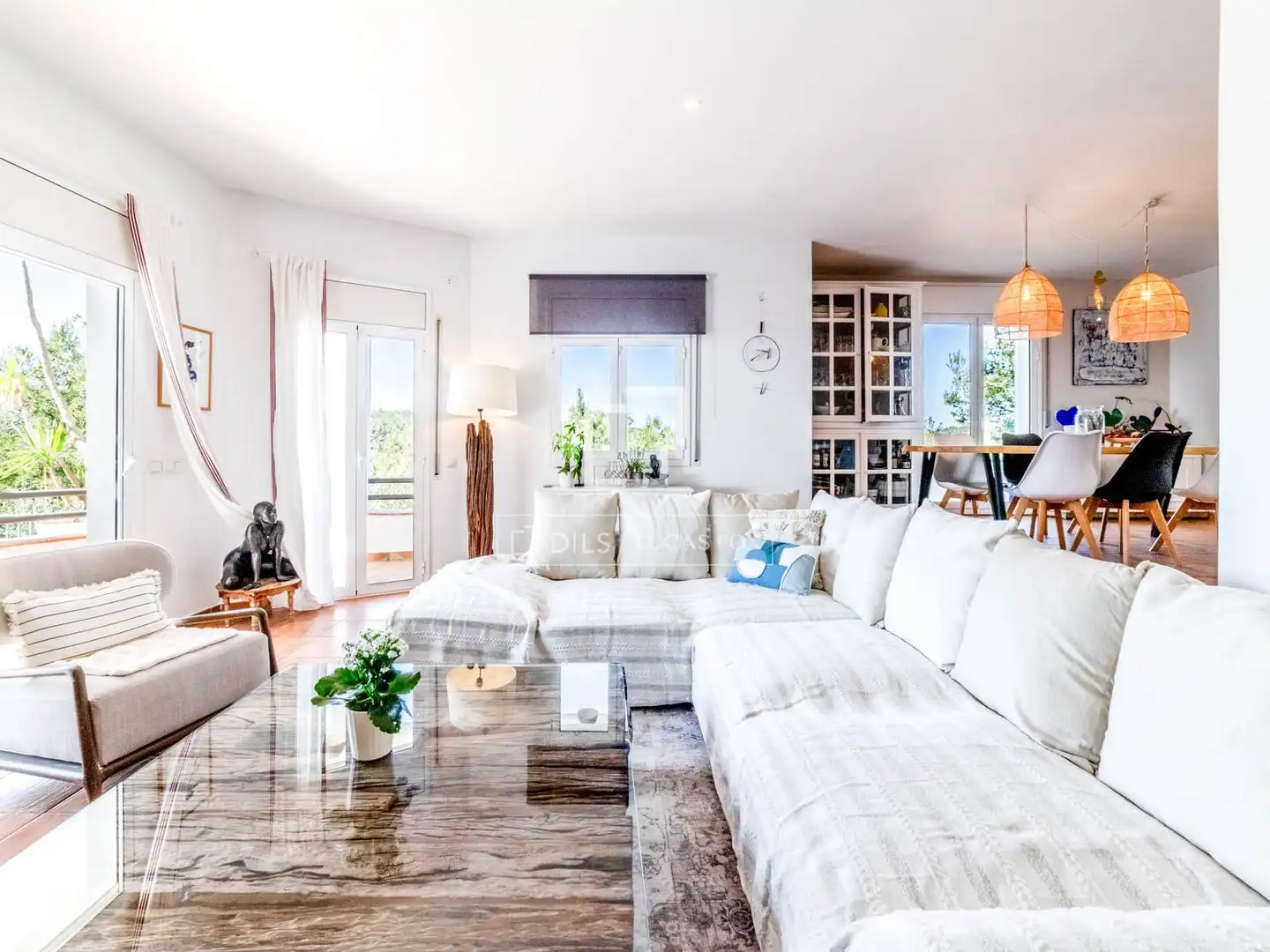 Sala d'estar de Casa o xalet en venda en Sant Pere de Ribes amb Aire condicionat, Jardí privat i Terrassa