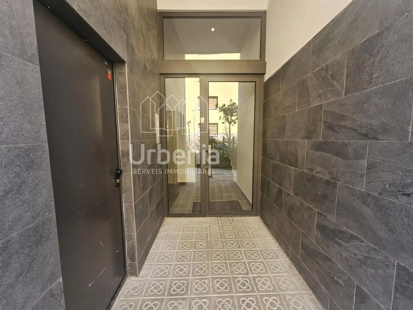 Vista exterior de Piso en venta en Arenys de Mar con Aire acondicionado, Calefacción y Terraza