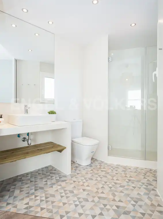Bathroom of Attic for rent in Barcelona  with Air Conditioner, Heating and Parquet flooring